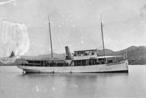 Récit de la première bataille navale de la Grande Guerre sur le lac Malawi en Afrique orientale allemande, opposant les vapeurs Hermann von Wissmann et Guendolen.